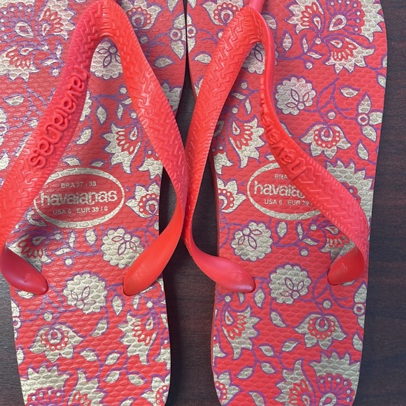 Havaianans red floral flip flops size 8 - Picture 2 of 4